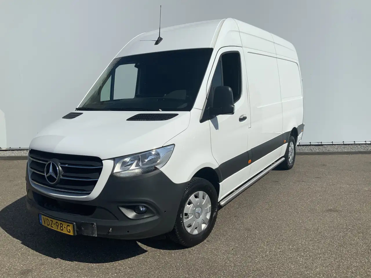 Mercedes-Benz Sprinter 316 2.2 CDI L2H2 DC Automaat Cruise Airco 3 Zits W - Furgon: 1 kép. Mercedes-Benz Sprinter 316 2.2 CDI L2H2 DC Automaat Cruise Airco 3 Zits W - Furgon: 1 kép.