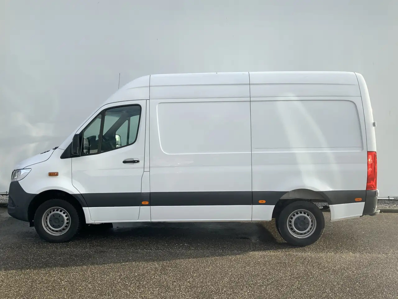 Mercedes-Benz Sprinter 317 1.9 CDI L2H2 RWD Cruise Airco 3 Zits Camera 36 - Furgon: 3 kép. Mercedes-Benz Sprinter 317 1.9 CDI L2H2 RWD Cruise Airco 3 Zits Camera 36 - Furgon: 3 kép.