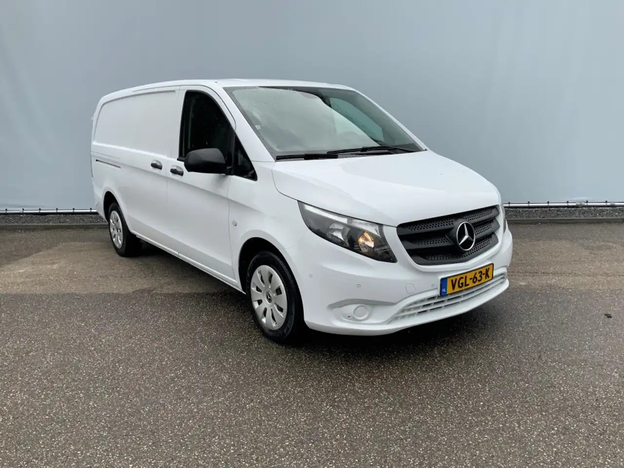 Mercedes-Benz Vito 110 CDI L2 Airco Cruise 2 Zits Euro 6 - Furgon: 3 kép. Mercedes-Benz Vito 110 CDI L2 Airco Cruise 2 Zits Euro 6 - Furgon: 3 kép.