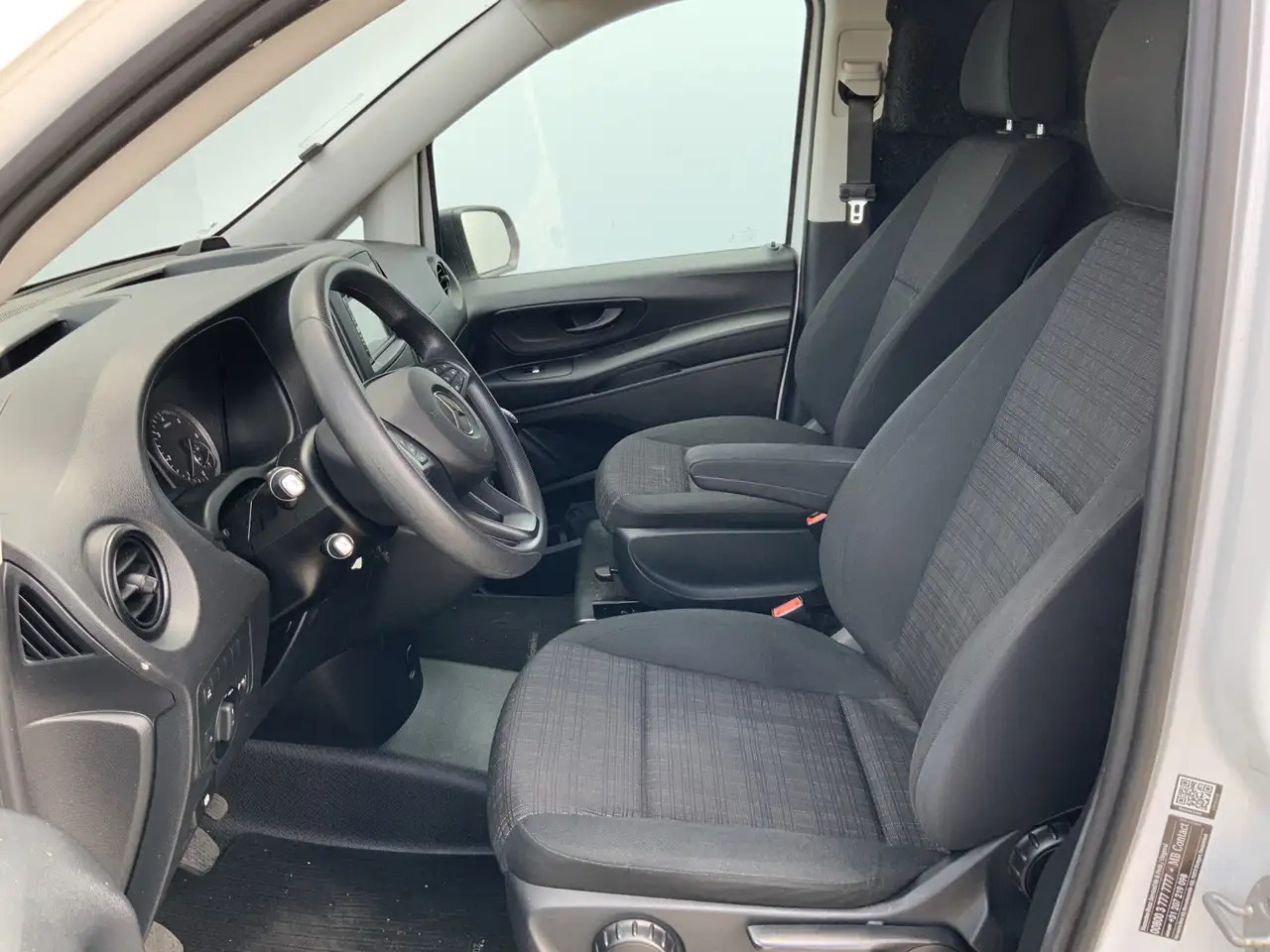 Mercedes-Benz Vito 110 CDI L2 Airco Cruise Navi Scherm Dakrail Euro 6 - Furgon: 4 kép. Mercedes-Benz Vito 110 CDI L2 Airco Cruise Navi Scherm Dakrail Euro 6 - Furgon: 4 kép.