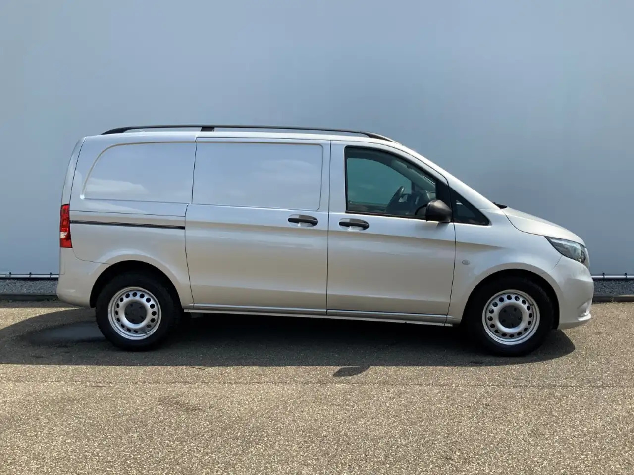Mercedes-Benz Vito 114 CDI 4X4 Automaat Airco Cruise Trekhaak 2500 kg - Furgon: 4 kép. Mercedes-Benz Vito 114 CDI 4X4 Automaat Airco Cruise Trekhaak 2500 kg - Furgon: 4 kép.