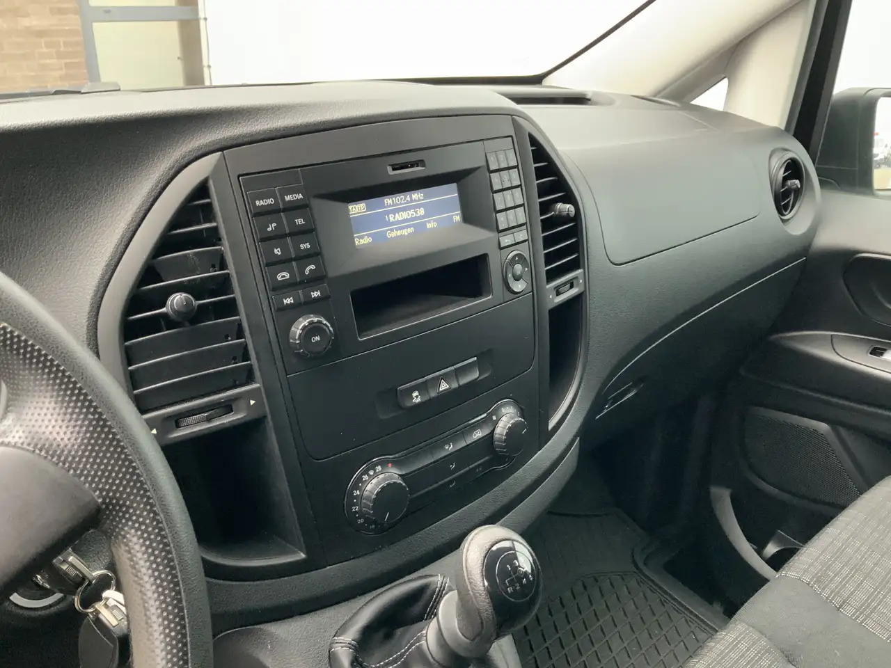 Mercedes-Benz Vito 114 CDI Lang L2 H1 3 Zits Airco Cruise Euro 5 lízing Mercedes-Benz Vito 114 CDI Lang L2 H1 3 Zits Airco Cruise Euro 5: 8 kép. Mercedes-Benz Vito 114 CDI Lang L2 H1 3 Zits Airco Cruise Euro 5 lízing Mercedes-Benz Vito 114 CDI Lang L2 H1 3 Zits Airco Cruise Euro 5: 8 kép.