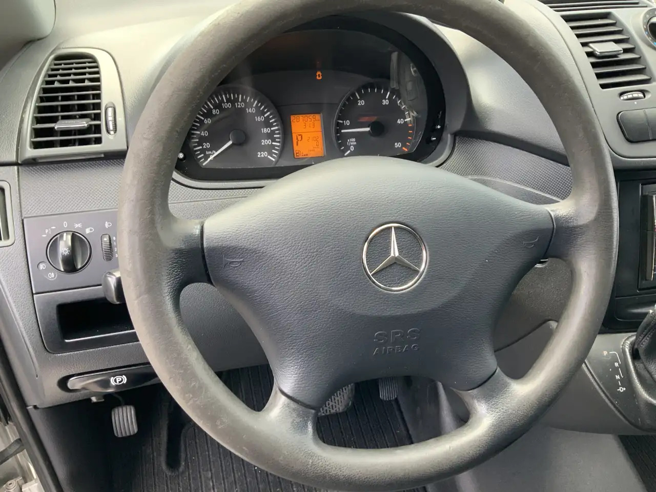 Mercedes-Benz Vito 122 CDI Automaat Koel Auto werkt 100 % 0.gr Airco - Hűtős kisteherautó: 4 kép. Mercedes-Benz Vito 122 CDI Automaat Koel Auto werkt 100 % 0.gr Airco - Hűtős kisteherautó: 4 kép.