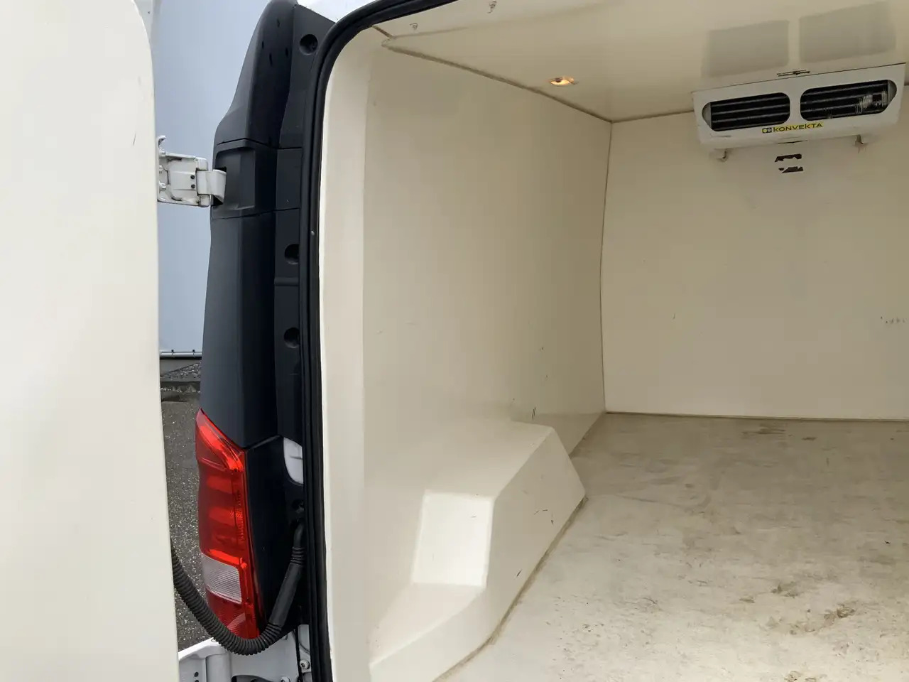 Hűtős kisteherautó Mercedes-Benz Vito koeling konvekta Koelauto 111 CDI Functional Lang: 19 kép.
