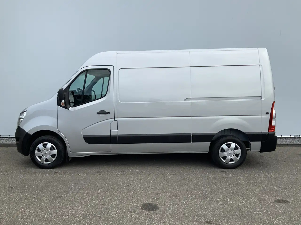 Nissan Interstar 2.3 dCi L2H2 Acenta Airco Cruise 3 Zits Camera Nav - Furgon: 3 kép. Nissan Interstar 2.3 dCi L2H2 Acenta Airco Cruise 3 Zits Camera Nav - Furgon: 3 kép.