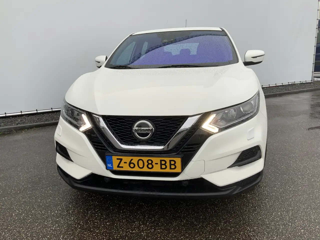 Nissan Qashqai 1.3 DIG-T Visia A SUV Airco Cruise Groot Scherm Na - Terepjáró/ SUV: 2 kép. Nissan Qashqai 1.3 DIG-T Visia A SUV Airco Cruise Groot Scherm Na - Terepjáró/ SUV: 2 kép.