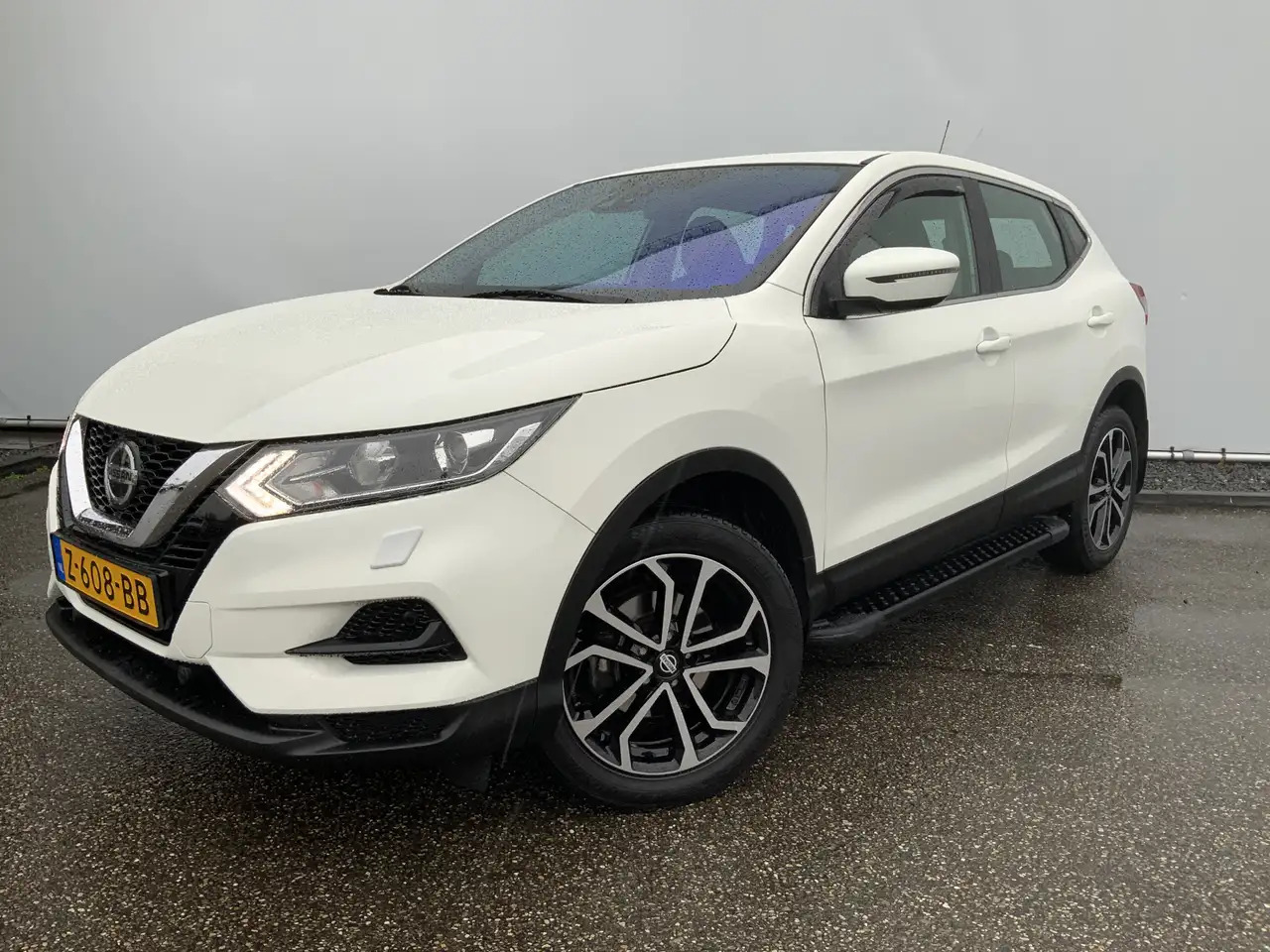 Nissan Qashqai 1.3 DIG-T Visia A SUV Airco Cruise Groot Scherm Na - Terepjáró/ SUV: 1 kép. Nissan Qashqai 1.3 DIG-T Visia A SUV Airco Cruise Groot Scherm Na - Terepjáró/ SUV: 1 kép.