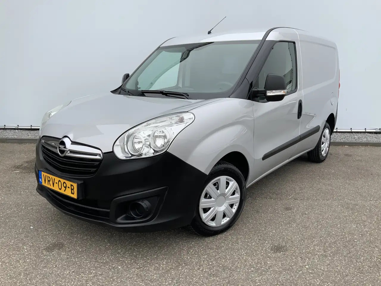 Opel Combo 1.3 CDTi L1H1 Edition Airco Euro 6 - Kis furgon: 1 kép. Opel Combo 1.3 CDTi L1H1 Edition Airco Euro 6 - Kis furgon: 1 kép.