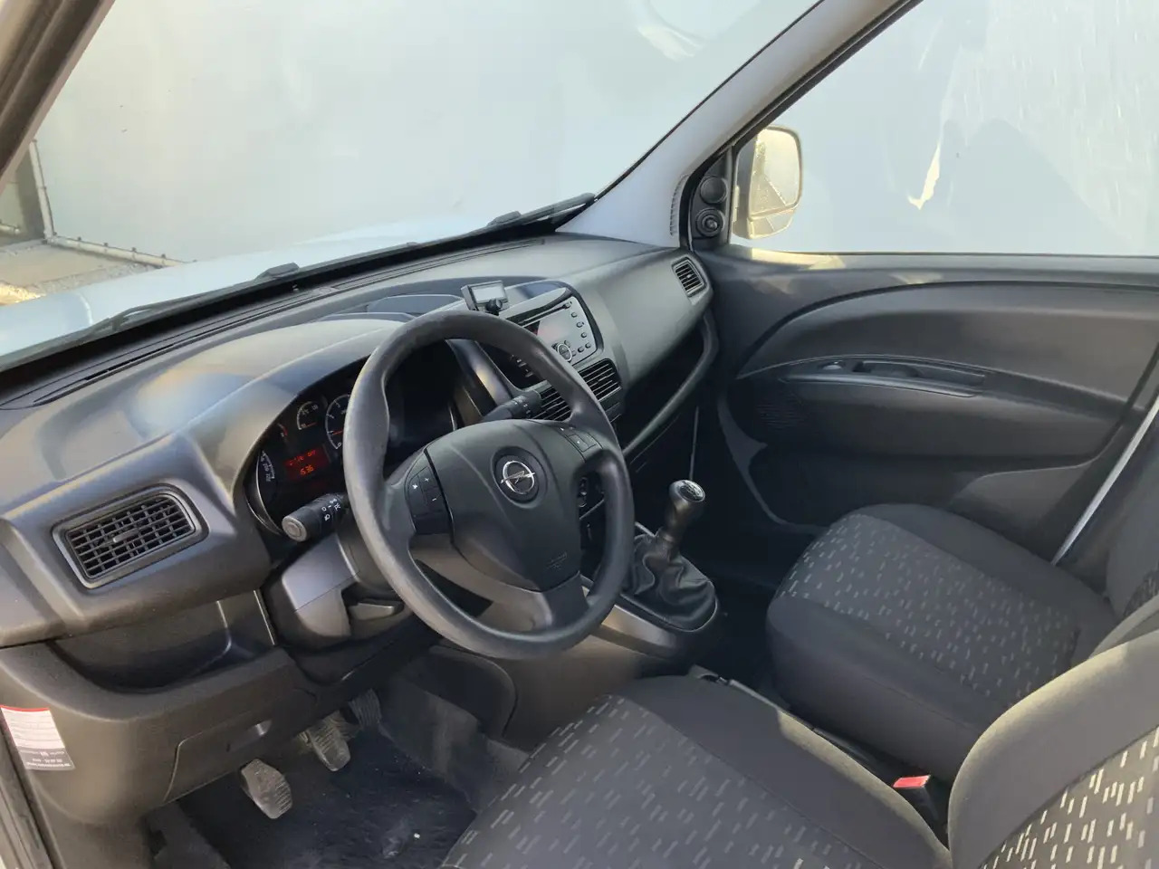 Opel Combo 1.3 CDTi L1H1 ecoFLEX Edition Airco Trekhaak 1000 - Kis furgon: 5 kép. Opel Combo 1.3 CDTi L1H1 ecoFLEX Edition Airco Trekhaak 1000 - Kis furgon: 5 kép.