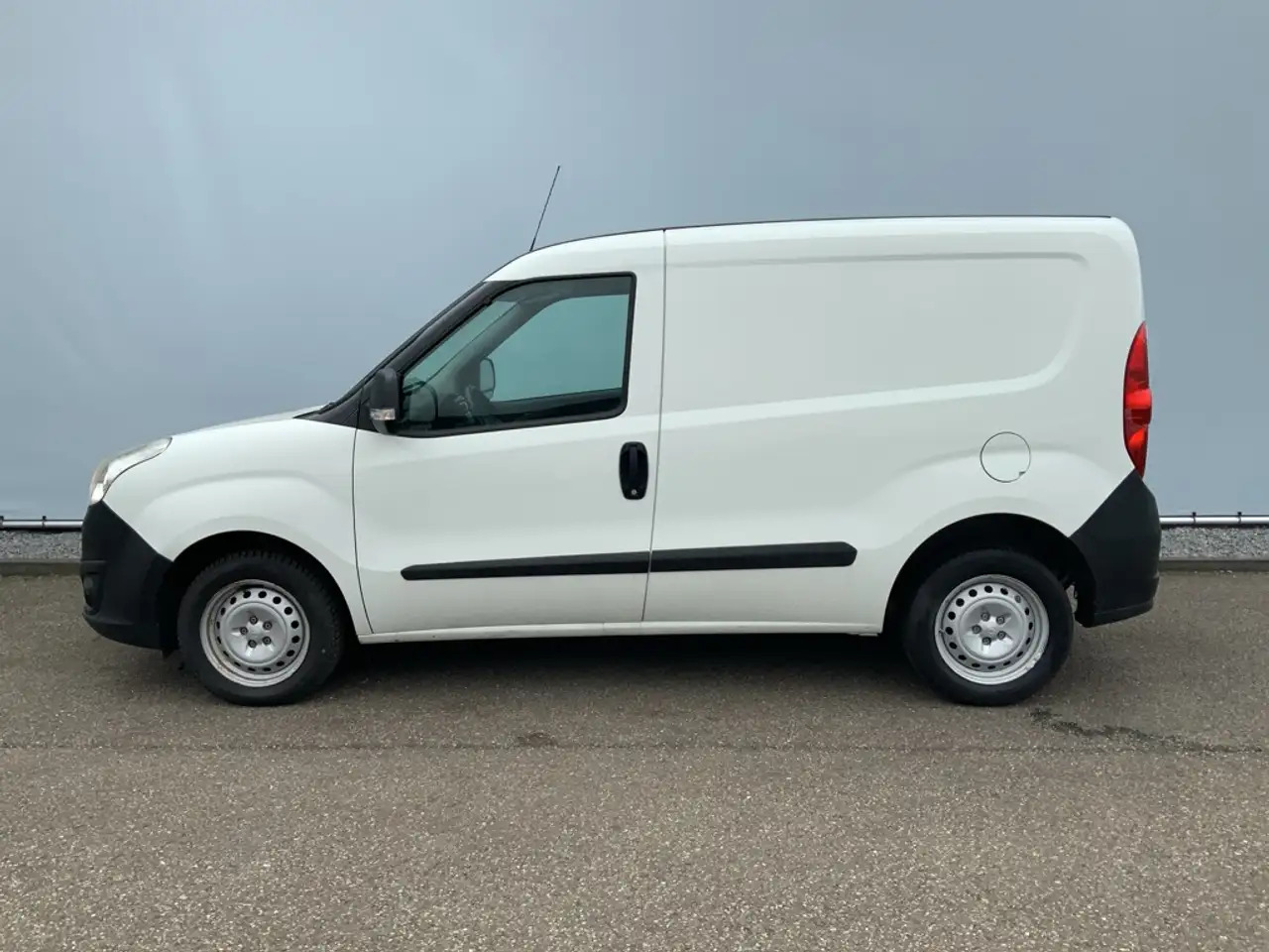 Opel Combo 1.3 CDTi L1H1 ecoFLEX Selection Airco Trekhaak 100 - Kis furgon: 4 kép. Opel Combo 1.3 CDTi L1H1 ecoFLEX Selection Airco Trekhaak 100 - Kis furgon: 4 kép.