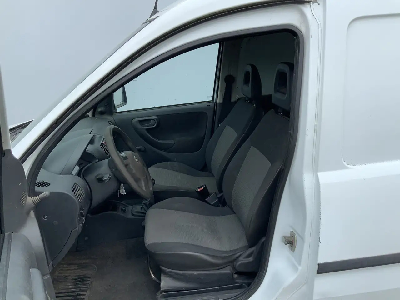 Opel Combo 1.3 CDTi Selection Trekhaak 1000 kg Euro 5 - Kis furgon: 4 kép. Opel Combo 1.3 CDTi Selection Trekhaak 1000 kg Euro 5 - Kis furgon: 4 kép.