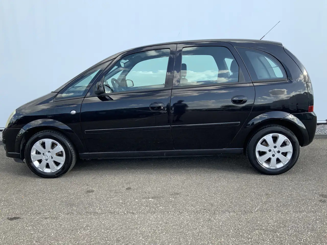 Opel Meriva 1.6-16V Temptation. Airco Alu Velg Trekhaak 1200 k - Hatchback: 3 kép. Opel Meriva 1.6-16V Temptation. Airco Alu Velg Trekhaak 1200 k - Hatchback: 3 kép.
