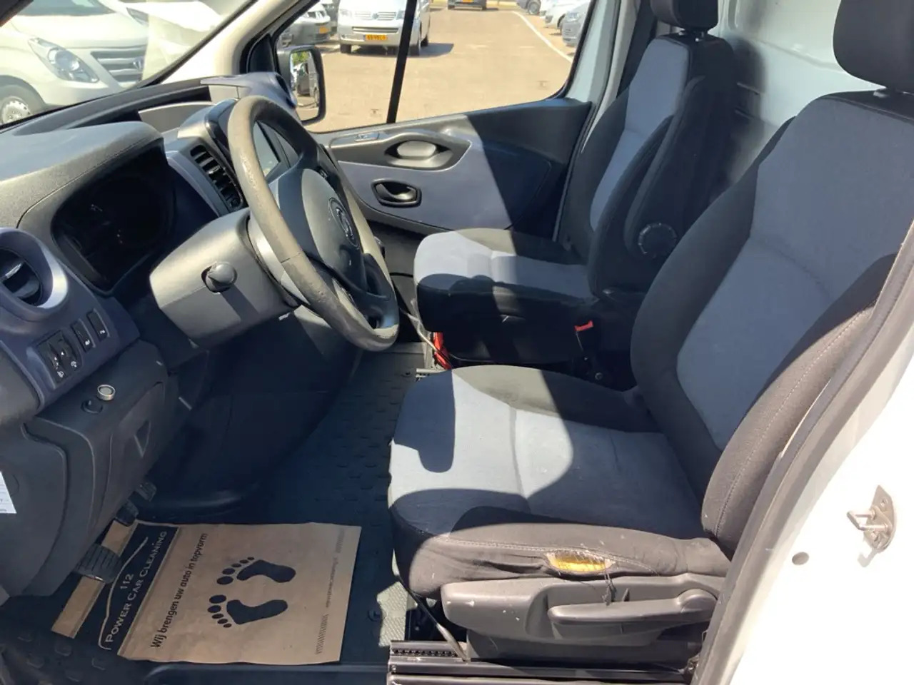 Opel Vivaro 1.6 CDTI L2H1 Edition EcoFlex Airco Cruise Imperia - Furgon: 5 kép. Opel Vivaro 1.6 CDTI L2H1 Edition EcoFlex Airco Cruise Imperia - Furgon: 5 kép.