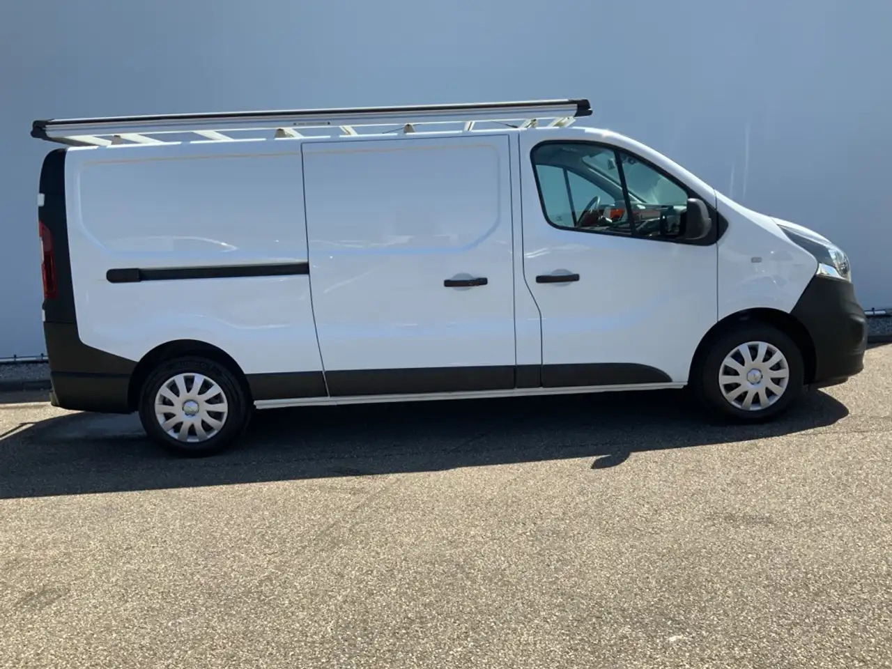 Opel Vivaro 1.6 CDTI L2H1 Edition EcoFlex Airco Cruise Imperia - Furgon: 3 kép. Opel Vivaro 1.6 CDTI L2H1 Edition EcoFlex Airco Cruise Imperia - Furgon: 3 kép.
