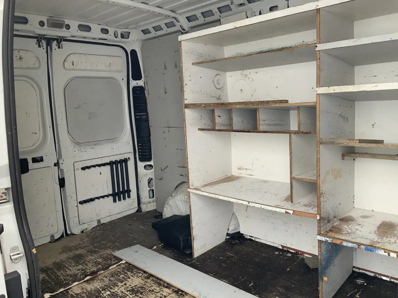 Peugeot Boxer 330 2.2 HDI L2H2 Première Airco Cruise Camera side - Furgon: 5 kép. Peugeot Boxer 330 2.2 HDI L2H2 Première Airco Cruise Camera side - Furgon: 5 kép.