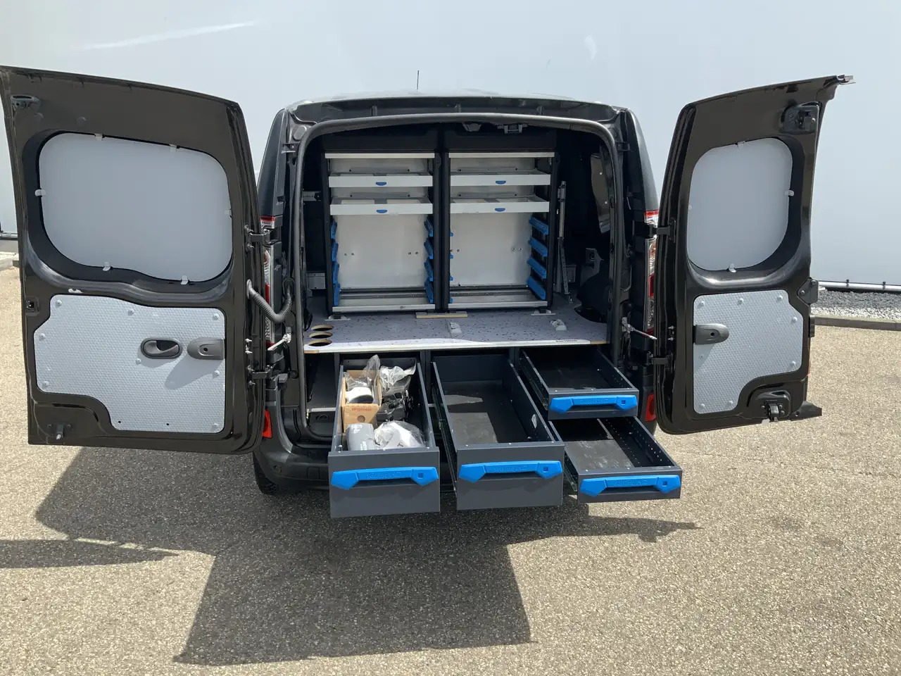 Renault Kangoo 1.5 dCi 90 Energy Comfort Plus .Sortimo Kasten Com - Kis furgon, Többcélú/ Speciális jármű: 3 kép. Renault Kangoo 1.5 dCi 90 Energy Comfort Plus .Sortimo Kasten Com - Kis furgon, Többcélú/ Speciális jármű: 3 kép.