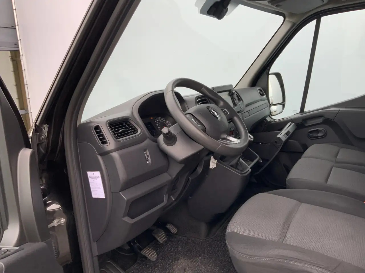 Renault Master T35 2.3 dCi 150 L2H2 Airco Cruise 3 Zits Camera Tr - Furgon: 5 kép. Renault Master T35 2.3 dCi 150 L2H2 Airco Cruise 3 Zits Camera Tr - Furgon: 5 kép.