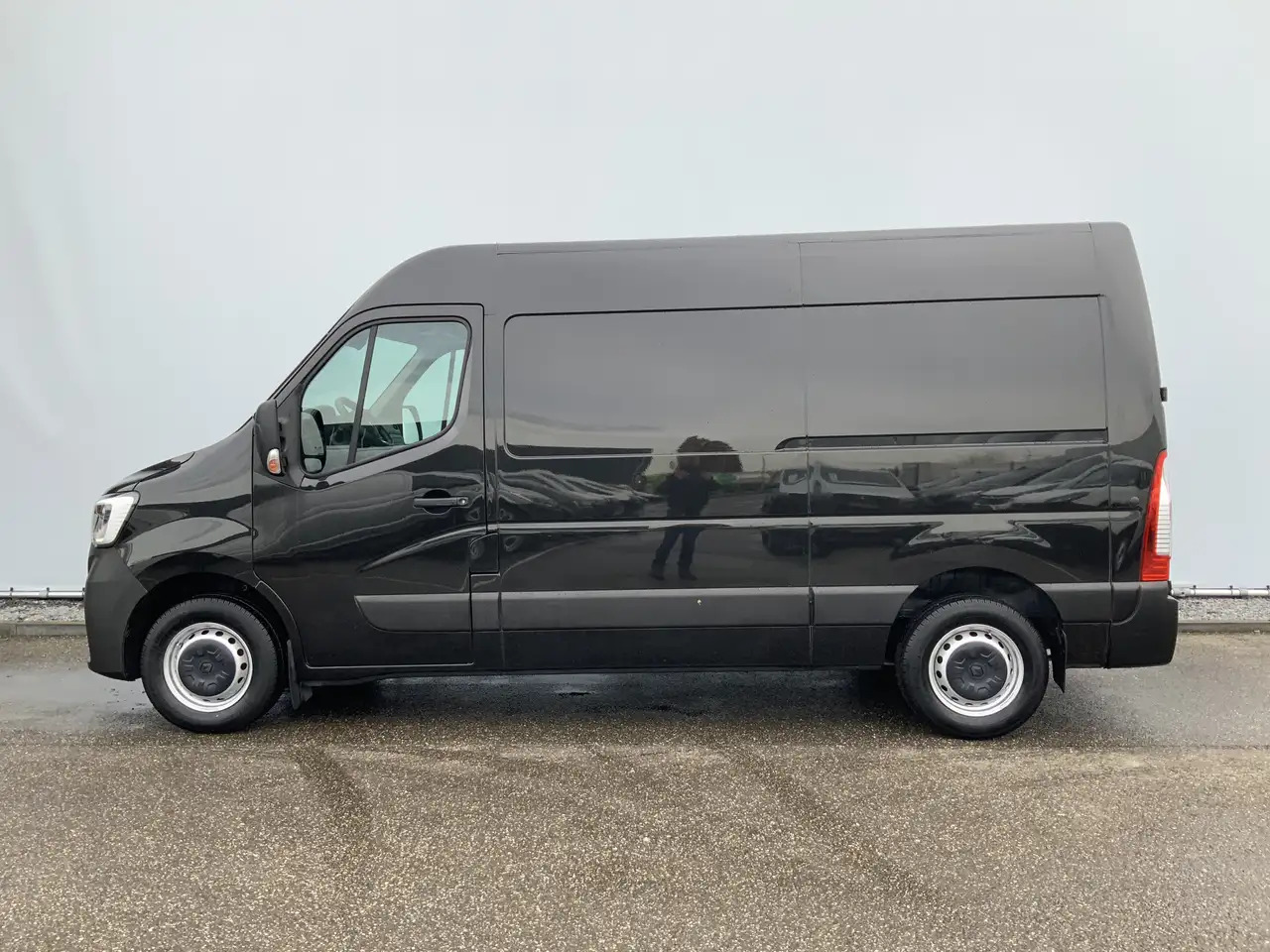 Renault Master T35 2.3 dCi 150 L2H2 Airco Cruise 3 Zits Camera Tr - Furgon: 3 kép. Renault Master T35 2.3 dCi 150 L2H2 Airco Cruise 3 Zits Camera Tr - Furgon: 3 kép.