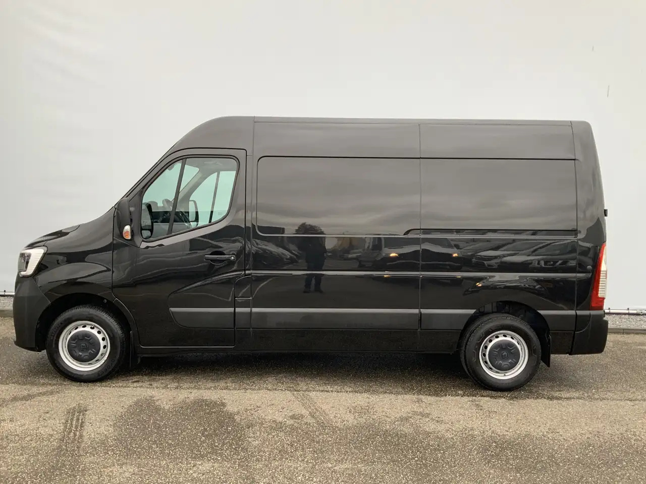Renault Master T35 2.3 dCi 150 L2H2 Airco Cruise Camera 3 Zits Na - Furgon: 3 kép. Renault Master T35 2.3 dCi 150 L2H2 Airco Cruise Camera 3 Zits Na - Furgon: 3 kép.