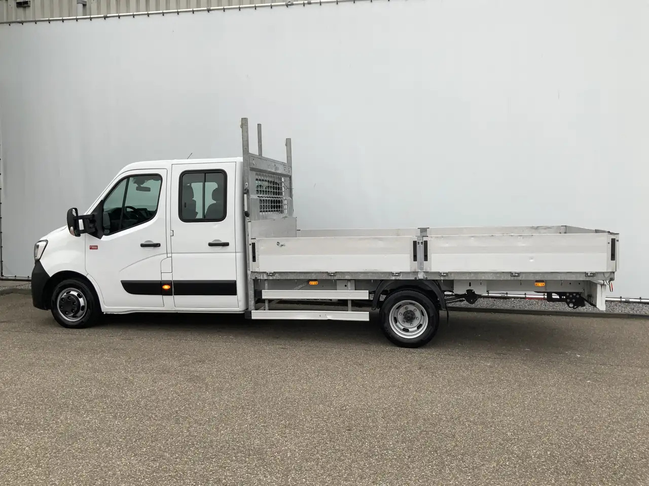 Renault Master T35 2.3 dCi 165 L4 Dub Cab PickUp Navi 6 Zits Trek - Platós kisteherautó: 3 kép. Renault Master T35 2.3 dCi 165 L4 Dub Cab PickUp Navi 6 Zits Trek - Platós kisteherautó: 3 kép.