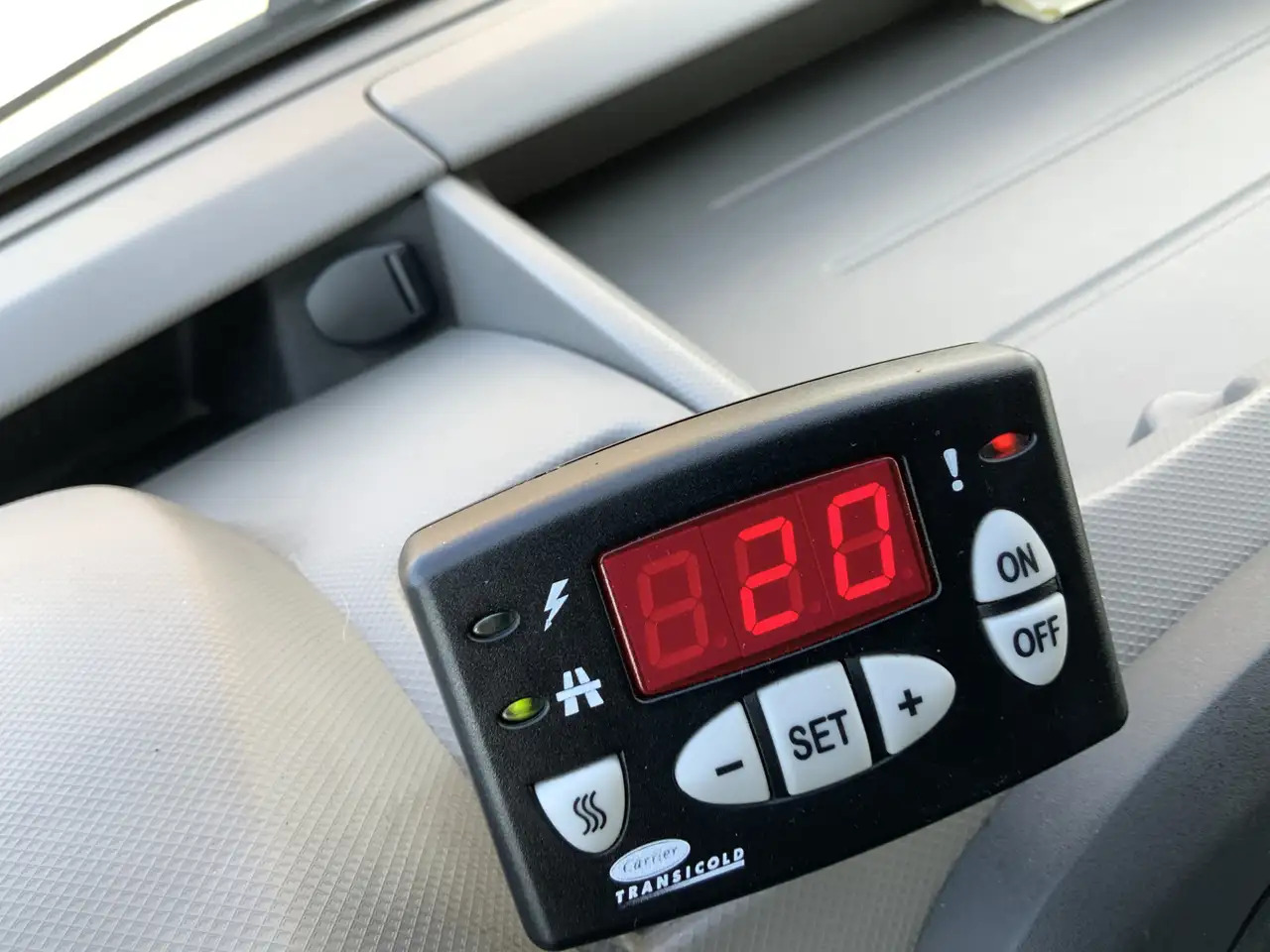 Renault Master T35 2.3 dCi L3H2 Maxi Koelauto Cruise 3 Zits Euro - Hűtős kisteherautó: 5 kép. Renault Master T35 2.3 dCi L3H2 Maxi Koelauto Cruise 3 Zits Euro - Hűtős kisteherautó: 5 kép.