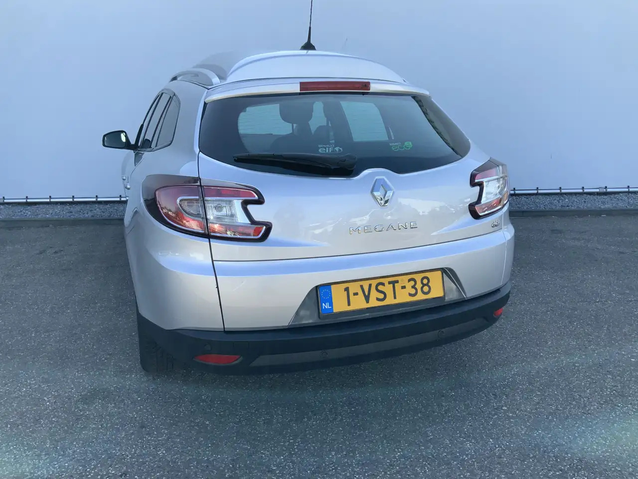 Renault Megane 1.5 dCi Expression Airco Navi Grijs Kenteken Euro - Autó: 2 kép. Renault Megane 1.5 dCi Expression Airco Navi Grijs Kenteken Euro - Autó: 2 kép.