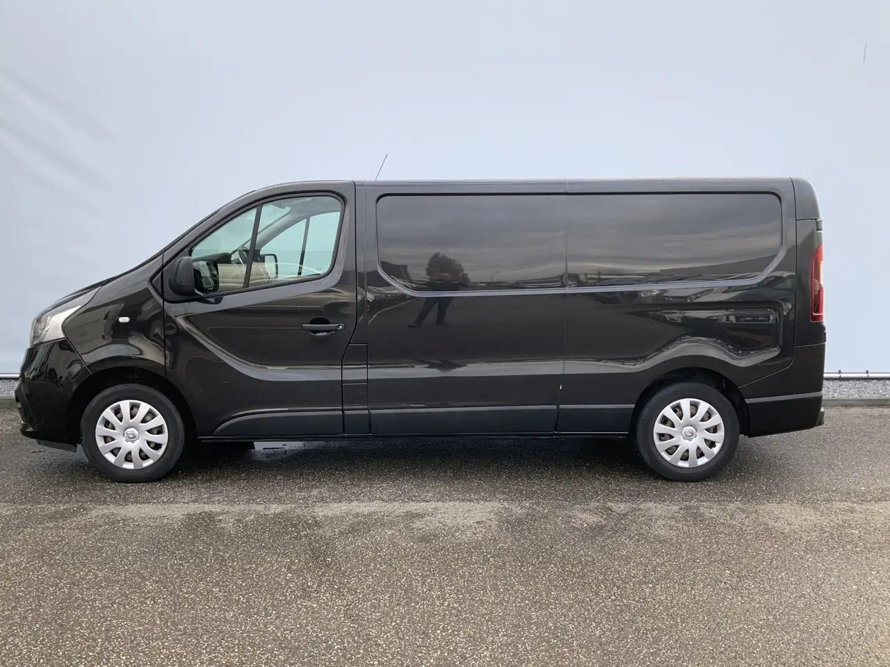Renault Trafic 1.6 dCi T29 L2H1 Airco Cruise Trerkhaak 2000kg 3 Z - Furgon: 3 kép. Renault Trafic 1.6 dCi T29 L2H1 Airco Cruise Trerkhaak 2000kg 3 Z - Furgon: 3 kép.