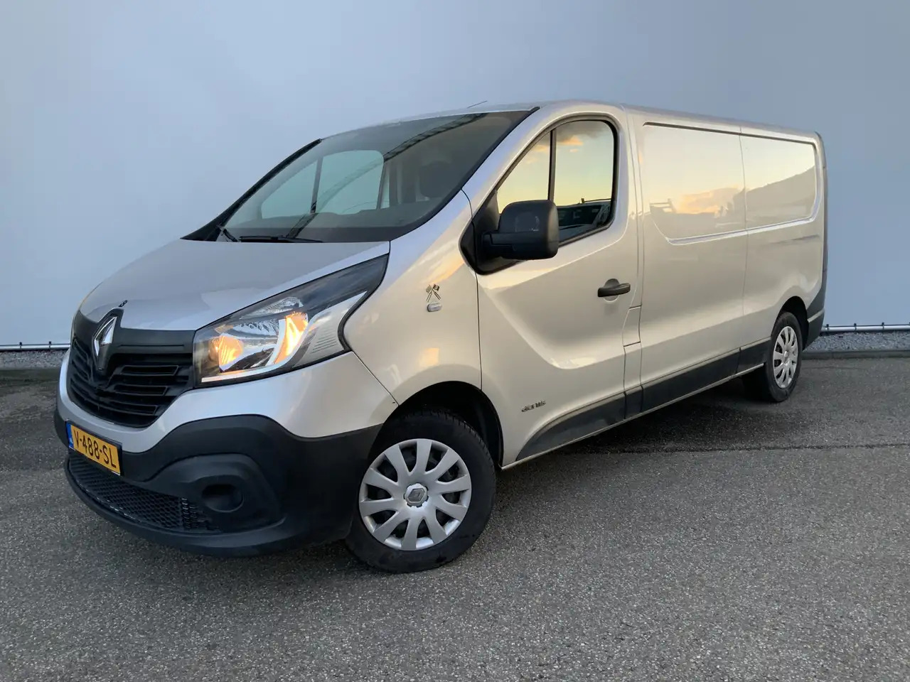 Renault Trafic 1.6 dCi T29 L2H1 Comfort Airco Cruise 3 Zits EXPOR - Furgon: 1 kép. Renault Trafic 1.6 dCi T29 L2H1 Comfort Airco Cruise 3 Zits EXPOR - Furgon: 1 kép.