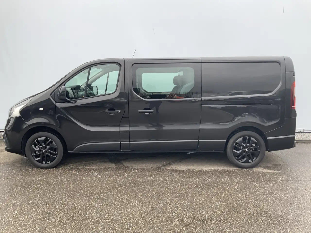 Renault Trafic 1.6 dCi T29 L2H1 Dub Cab 5 Zits Airco Cruise Navi - Duplakabinos kisteherautó: 3 kép. Renault Trafic 1.6 dCi T29 L2H1 Dub Cab 5 Zits Airco Cruise Navi - Duplakabinos kisteherautó: 3 kép.