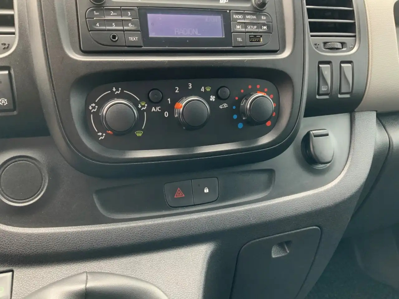 Furgon Renault Trafic 1.6 dCi T29 L2H2 Comfort Energy Airco Cruise 3 Zit: 9 kép.