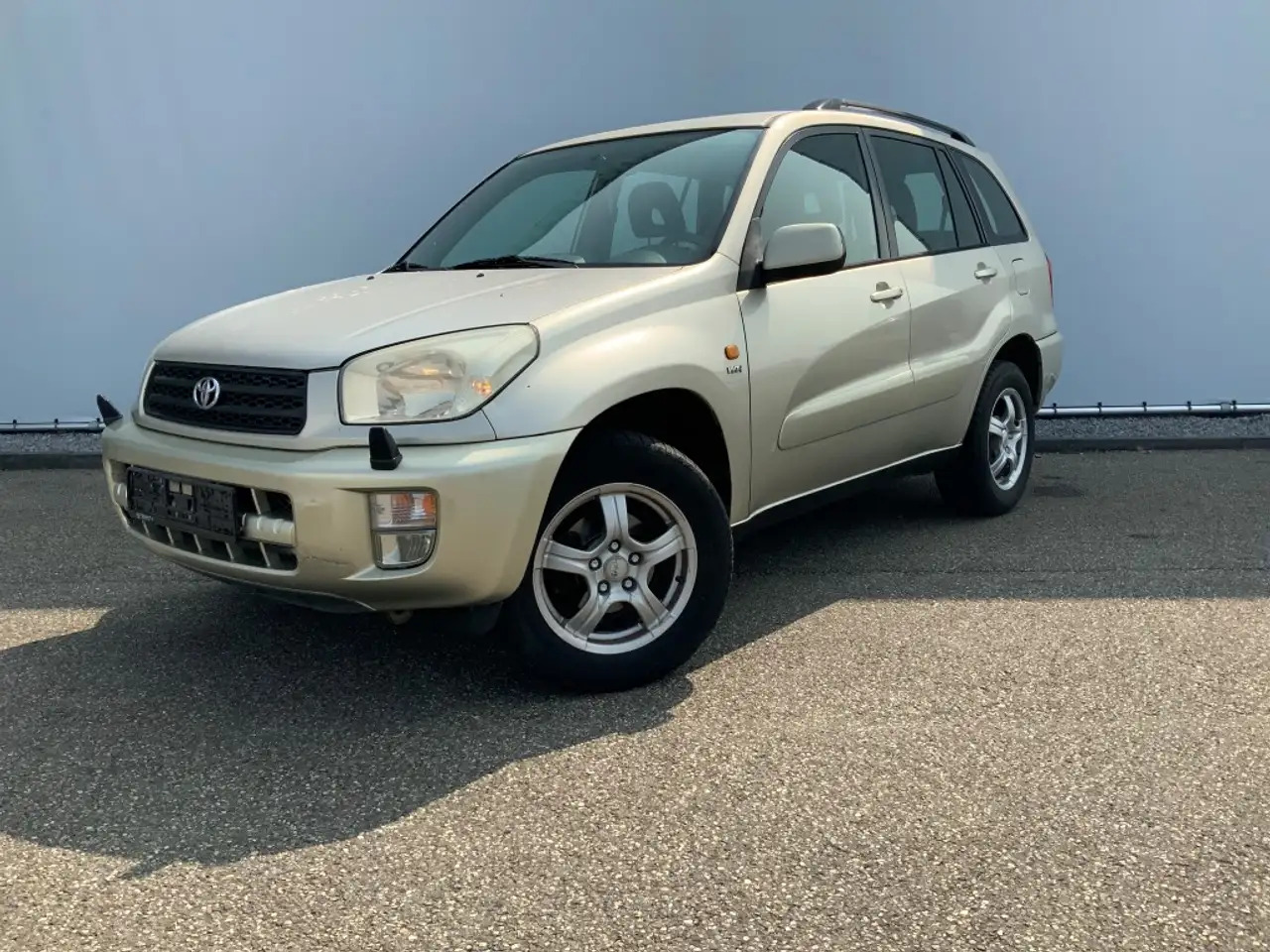 Toyota RAV 4 EXPORT FIXPRICE !!!! 4X4 Airco Cruise Automaat Alu - Terepjáró/ SUV: 1 kép. Toyota RAV 4 EXPORT FIXPRICE !!!! 4X4 Airco Cruise Automaat Alu - Terepjáró/ SUV: 1 kép.