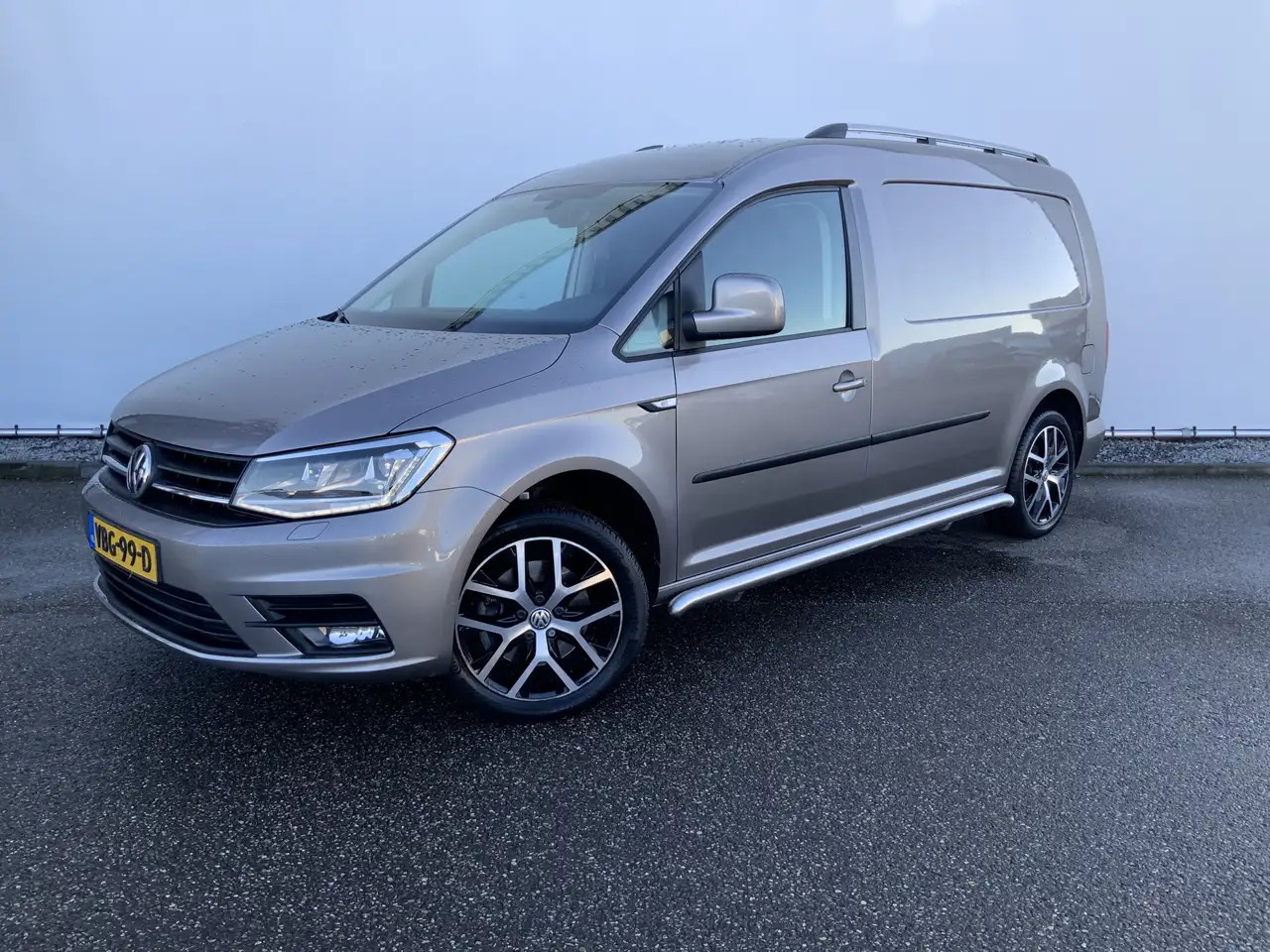 Volkswagen Caddy 2.0 TDI L2H1 150 pk DSG Maxi Excl. Edition Autom A - Kis furgon: 1 kép. Volkswagen Caddy 2.0 TDI L2H1 150 pk DSG Maxi Excl. Edition Autom A - Kis furgon: 1 kép.