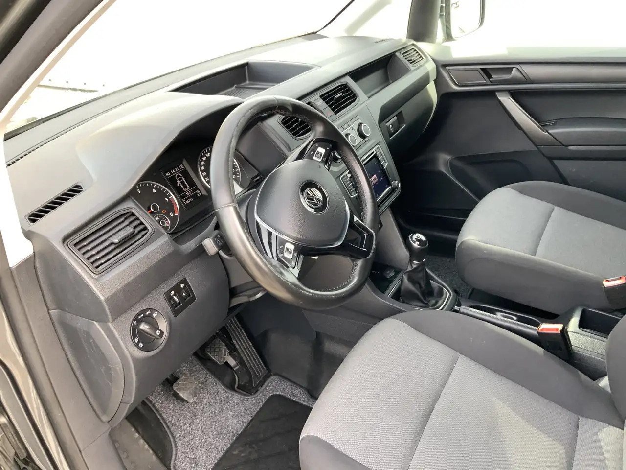 Volkswagen Caddy 2.0 TDI L2H1 BMT Maxi Exclusive Edtion Airco Navi - Kis furgon: 5 kép. Volkswagen Caddy 2.0 TDI L2H1 BMT Maxi Exclusive Edtion Airco Navi - Kis furgon: 5 kép.