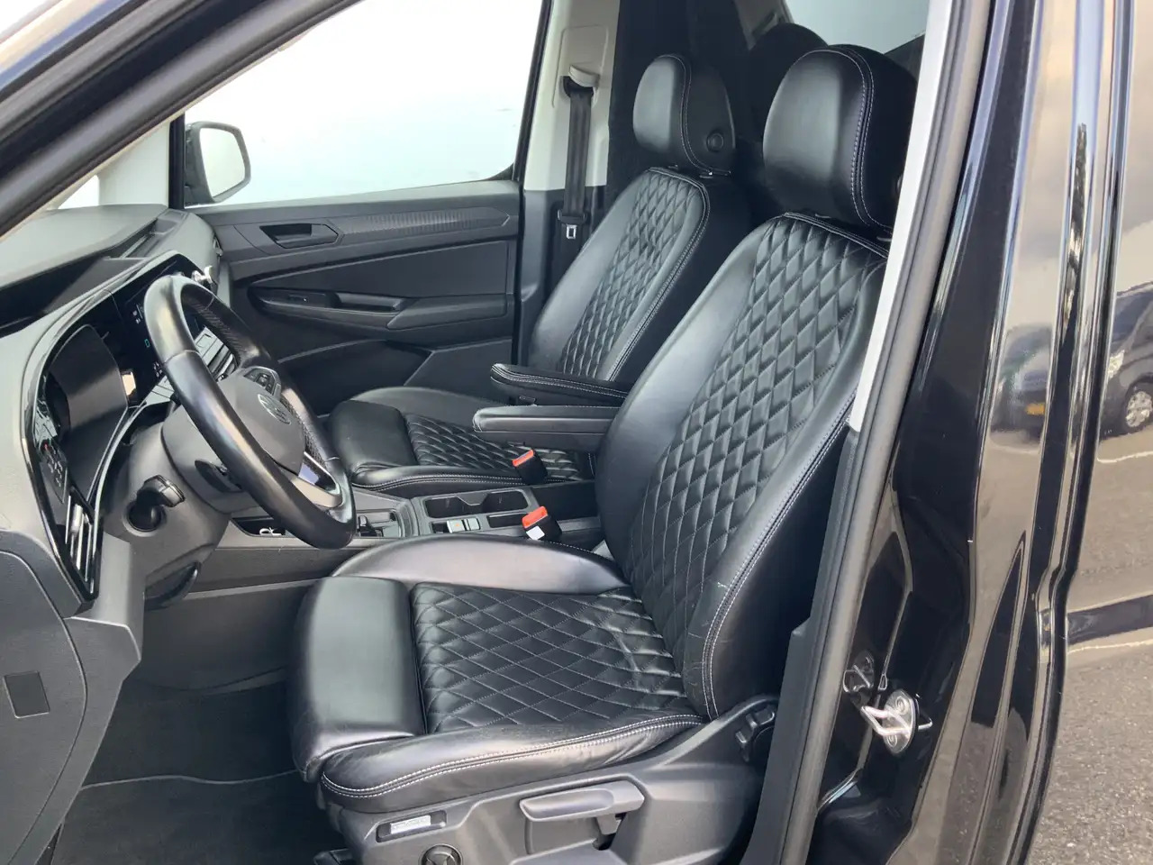 Volkswagen Caddy Cargo 2.0 TDI 1st Edition Automaat Airco Cruise Le - Kis furgon: 4 kép. Volkswagen Caddy Cargo 2.0 TDI 1st Edition Automaat Airco Cruise Le - Kis furgon: 4 kép.