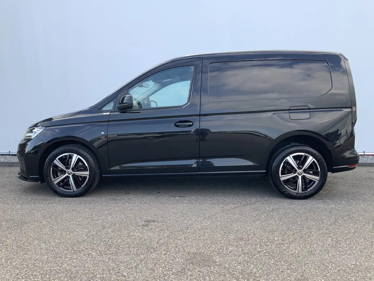 Volkswagen Caddy Cargo 2.0 TDI 1st Edition Automaat Airco Cruise Le - Kis furgon: 3 kép. Volkswagen Caddy Cargo 2.0 TDI 1st Edition Automaat Airco Cruise Le - Kis furgon: 3 kép.