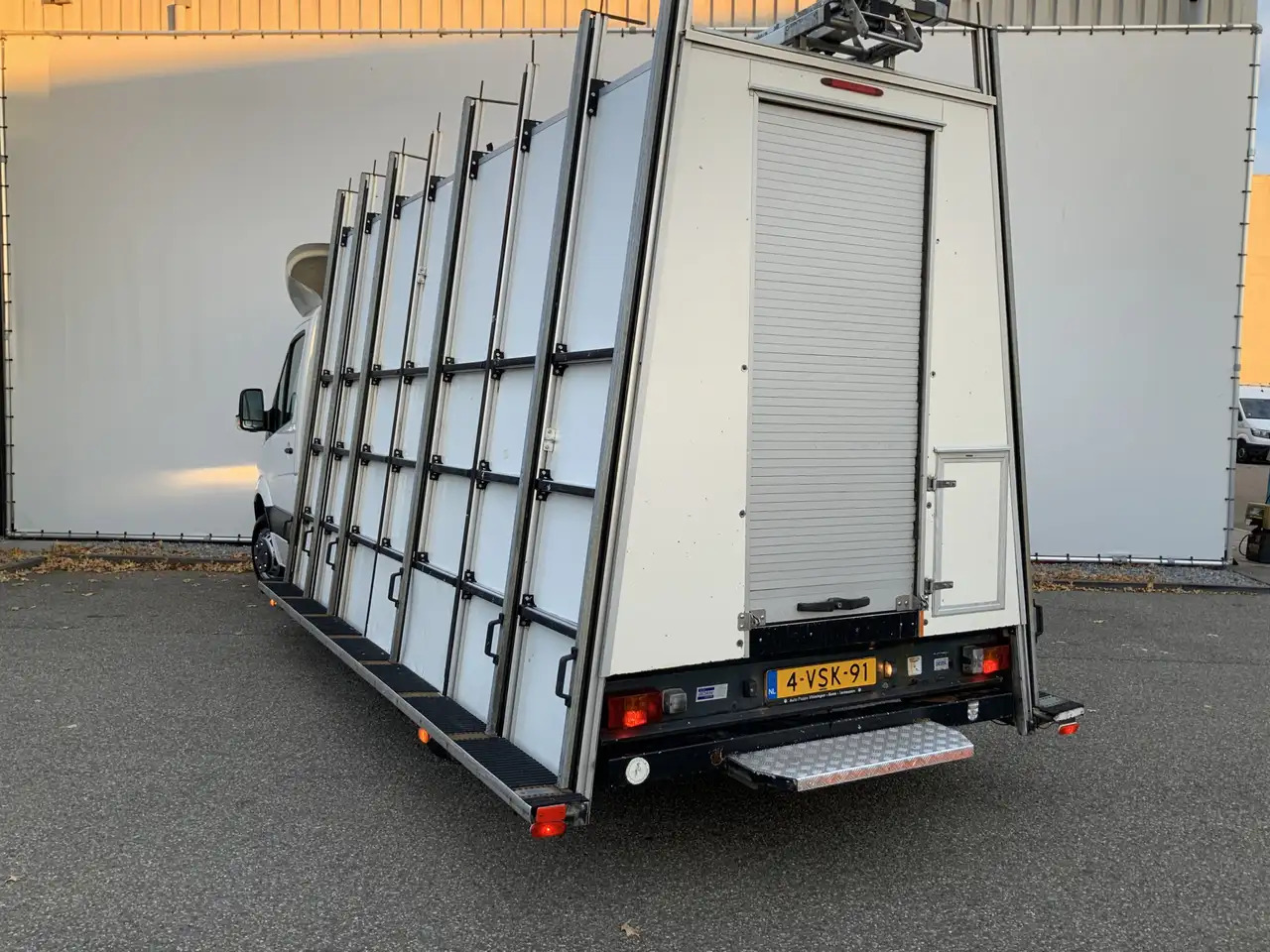 Volkswagen Crafter 35 2.0 TDI L3H1 Glasresteel Airco Cruise 3 Zits UI - Dobozos kisteherautó, Többcélú/ Speciális jármű: 2 kép. Volkswagen Crafter 35 2.0 TDI L3H1 Glasresteel Airco Cruise 3 Zits UI - Dobozos kisteherautó, Többcélú/ Speciális jármű: 2 kép.