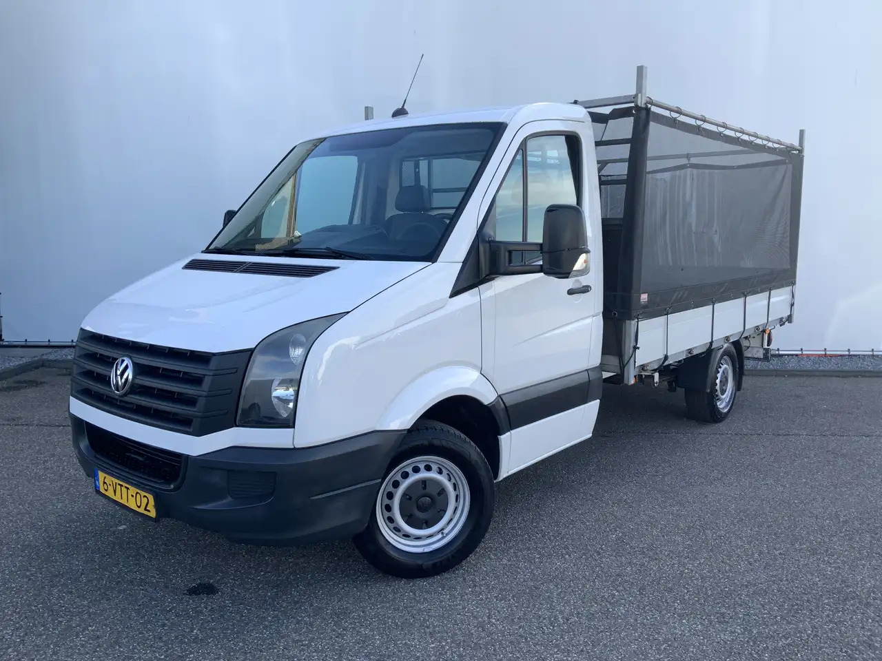 Volkswagen Crafter 50 2.0 TDI L2H1Pick Up Airco Cruise Trekhaak 3500 - Platós kisteherautó: 1 kép. Volkswagen Crafter 50 2.0 TDI L2H1Pick Up Airco Cruise Trekhaak 3500 - Platós kisteherautó: 1 kép.