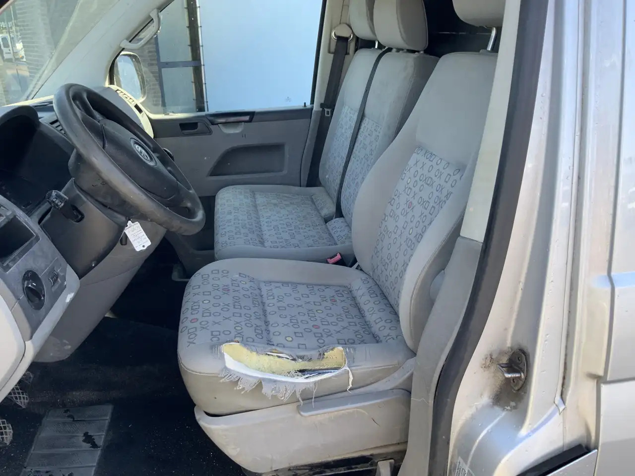 Volkswagen T5 Transporter 1.9 TDI 340 MHD (Versnellingsbak Defekt !!)Airco 3 - Furgon: 2 kép. Volkswagen T5 Transporter 1.9 TDI 340 MHD (Versnellingsbak Defekt !!)Airco 3 - Furgon: 2 kép.