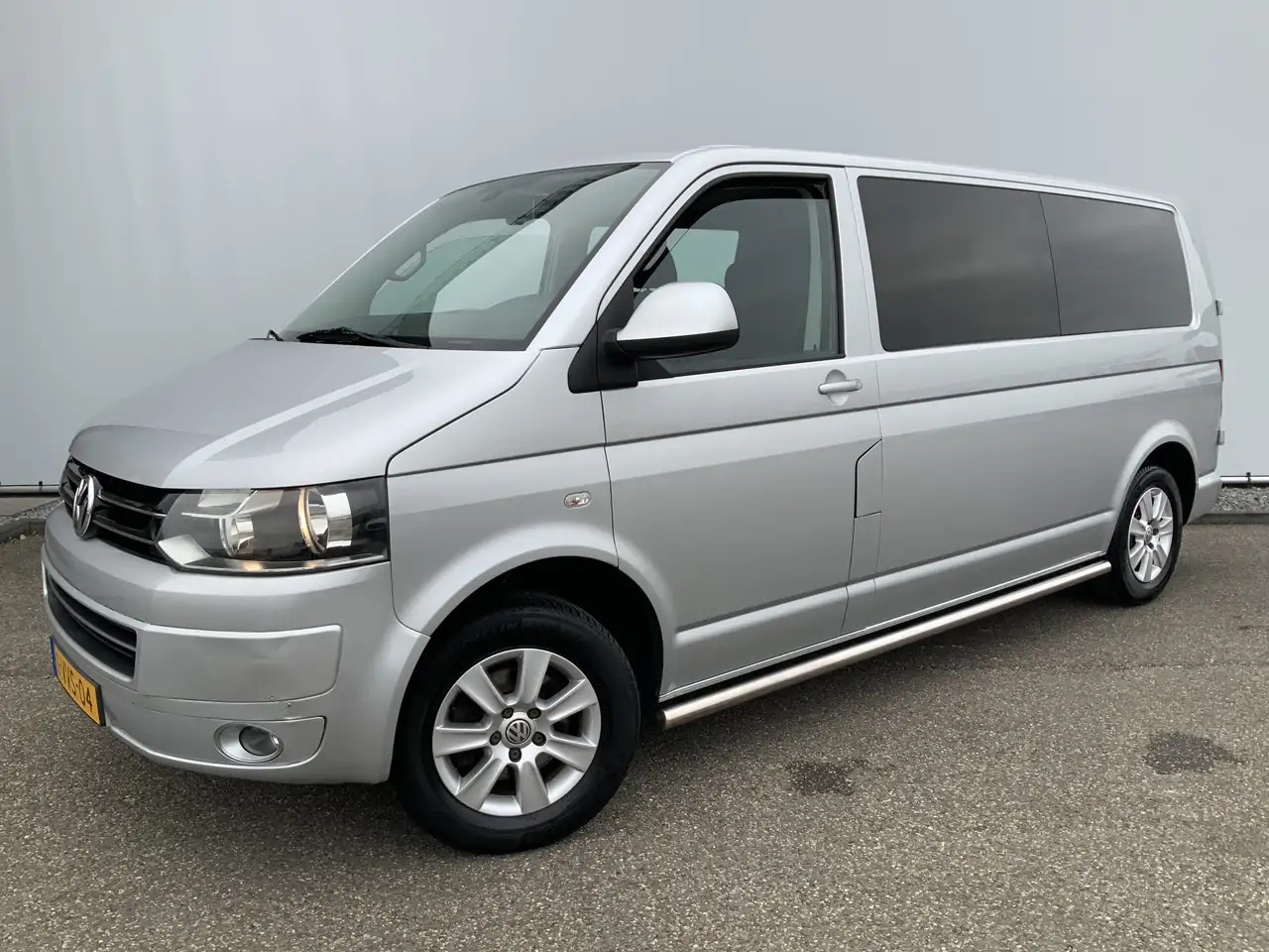 Volkswagen T5 Transporter MARGE 2.0 TDI L2H1 Dub Cab Airco Cruise Alu Velg S - Duplakabinos kisteherautó: 1 kép. Volkswagen T5 Transporter MARGE 2.0 TDI L2H1 Dub Cab Airco Cruise Alu Velg S - Duplakabinos kisteherautó: 1 kép.