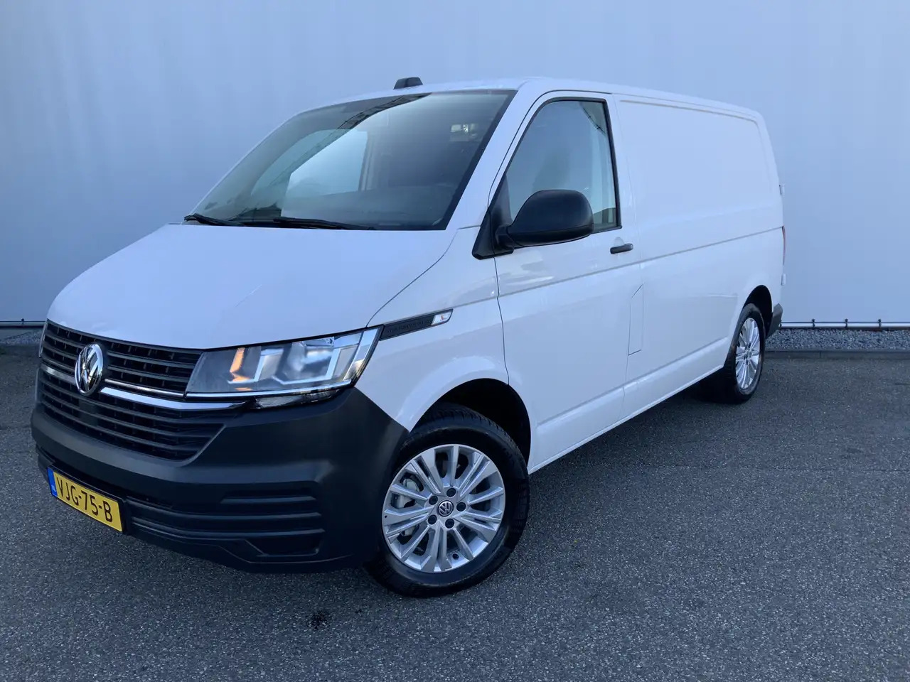 Volkswagen T6.1 Transporter 2.0 TDI L1H1 26 Economy Business Airco Cruise 3 Zi - Furgon: 1 kép. Volkswagen T6.1 Transporter 2.0 TDI L1H1 26 Economy Business Airco Cruise 3 Zi - Furgon: 1 kép.