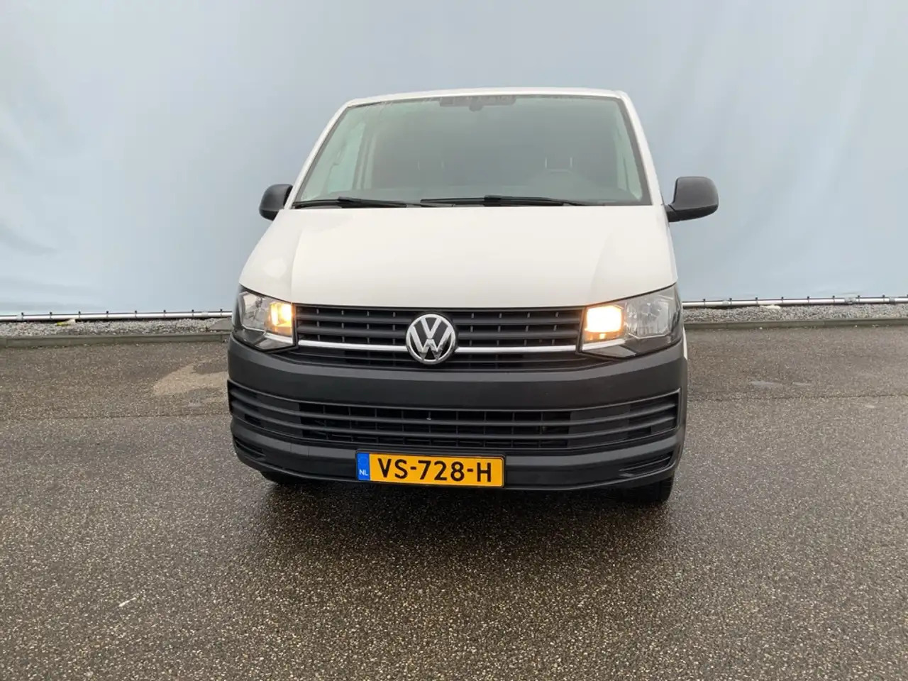 Volkswagen T6 Transporter 2.0 TDI L1H1 Comfortline Airco Navi Trekhaak 2200 - Furgon: 2 kép. Volkswagen T6 Transporter 2.0 TDI L1H1 Comfortline Airco Navi Trekhaak 2200 - Furgon: 2 kép.