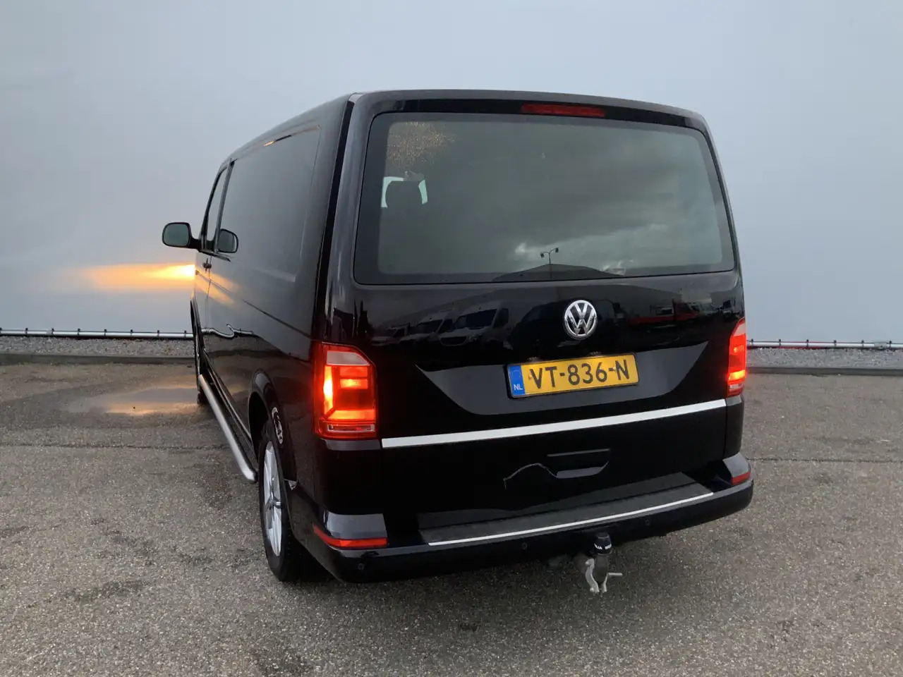 Volkswagen T6 Transporter 2.0 TDI L2H2 Highline Automaat Airco Cruise Navi A - Furgon: 2 kép. Volkswagen T6 Transporter 2.0 TDI L2H2 Highline Automaat Airco Cruise Navi A - Furgon: 2 kép.