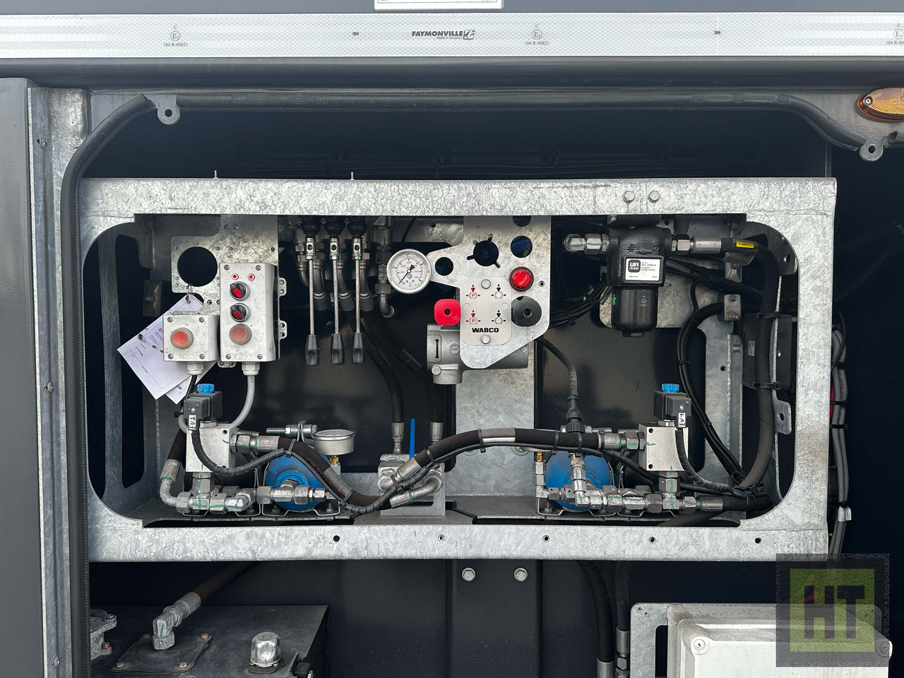 Faymonviile 3-Achs-Beton-Innenlader-PrefaMAX - Platós félpótkocsi: 4 kép. Faymonviile 3-Achs-Beton-Innenlader-PrefaMAX - Platós félpótkocsi: 4 kép.
