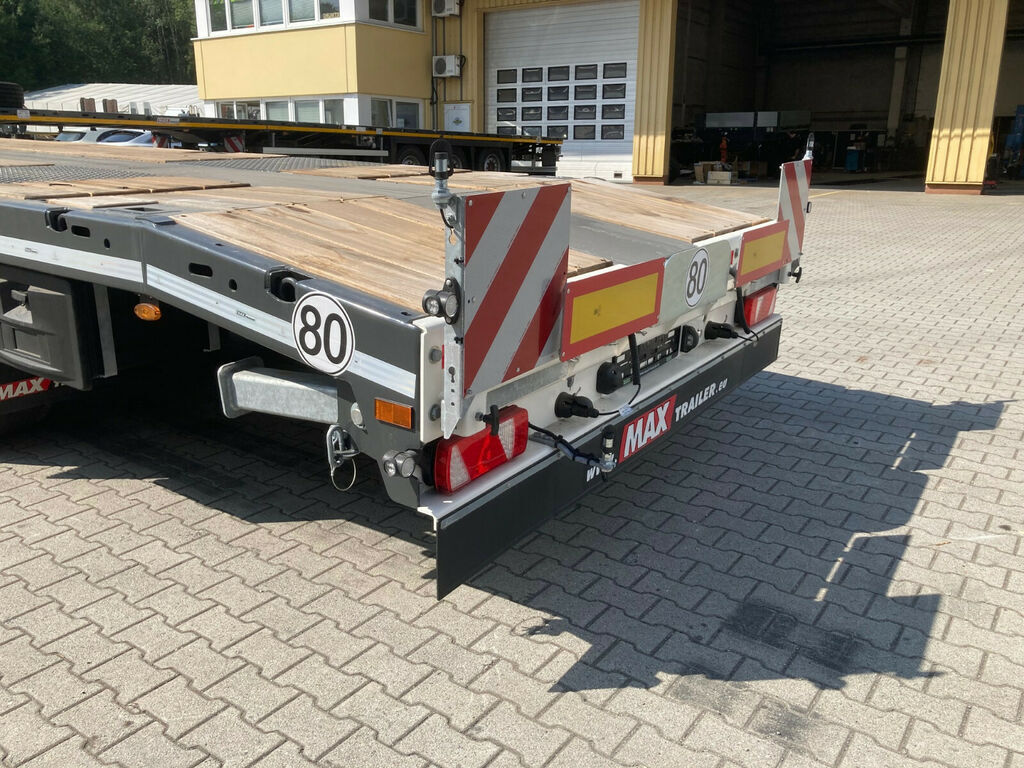 Faymonville MAX Trailer 3-Achs-Mega-Tele-Plateau-Auflieger - Félpótkocsi mélybölcsős: 3 kép. Faymonville MAX Trailer 3-Achs-Mega-Tele-Plateau-Auflieger - Félpótkocsi mélybölcsős: 3 kép.