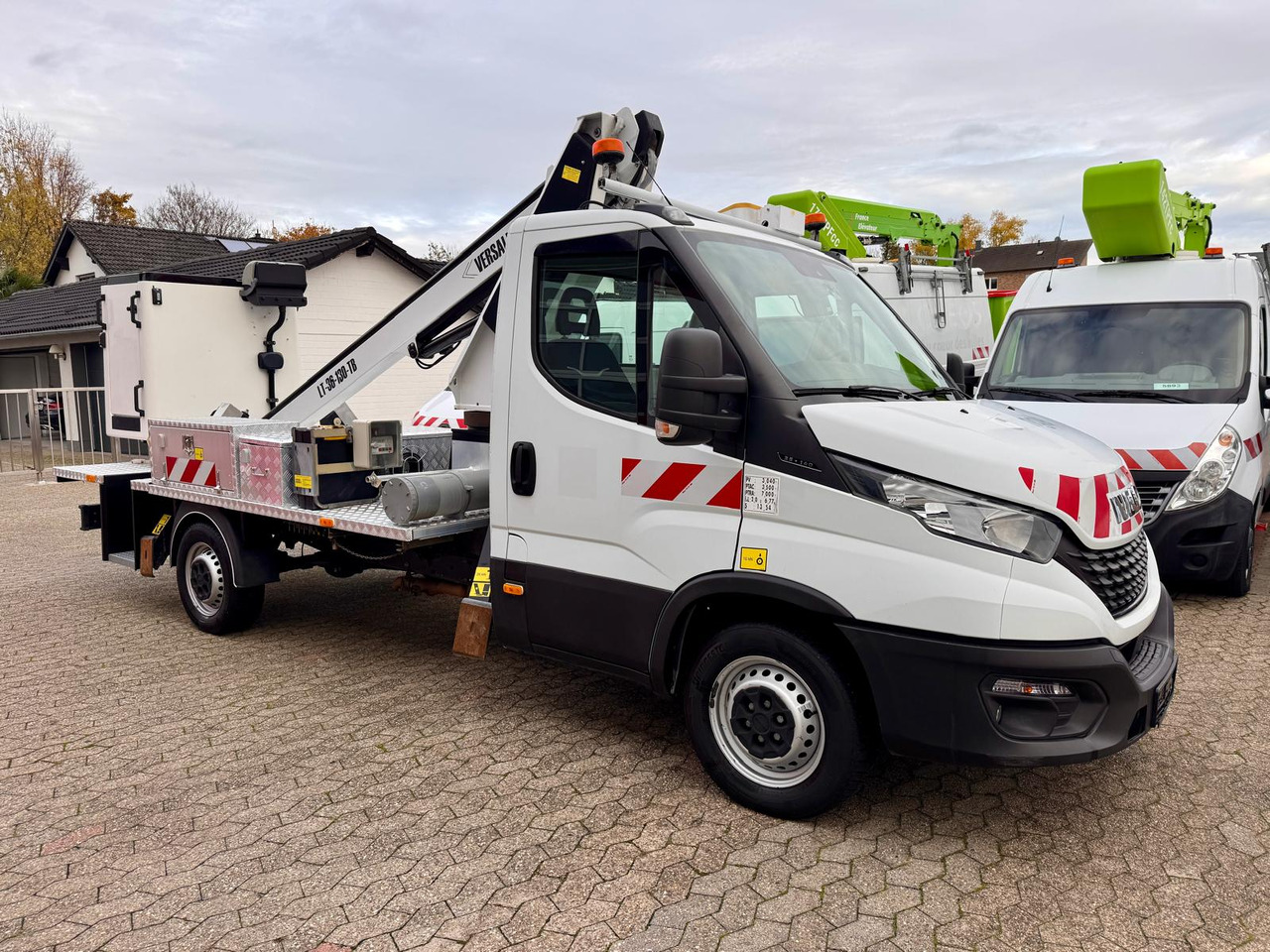 IVECO Daily 35S14 Arbeitsbühne Time France LT 36-130-TB EURO 6D - Emelő: 3 kép. IVECO Daily 35S14 Arbeitsbühne Time France LT 36-130-TB EURO 6D - Emelő: 3 kép.