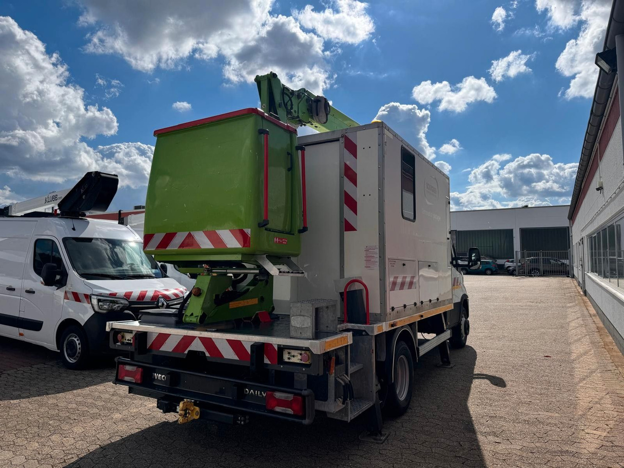 Iveco 70C18 Hubarbeitsbühne France Elevateur 172 CPL - Emelőkosaras teherautó: 5 kép. Iveco 70C18 Hubarbeitsbühne France Elevateur 172 CPL - Emelőkosaras teherautó: 5 kép.