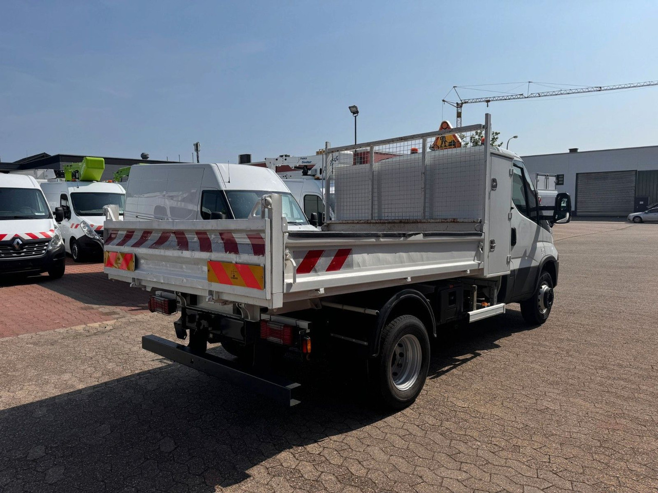 Iveco 70C18 Kipper 3625 kg Nutzlast! Klima EURO 6C - Billenőplatós kisteherautó: 4 kép. Iveco 70C18 Kipper 3625 kg Nutzlast! Klima EURO 6C - Billenőplatós kisteherautó: 4 kép.