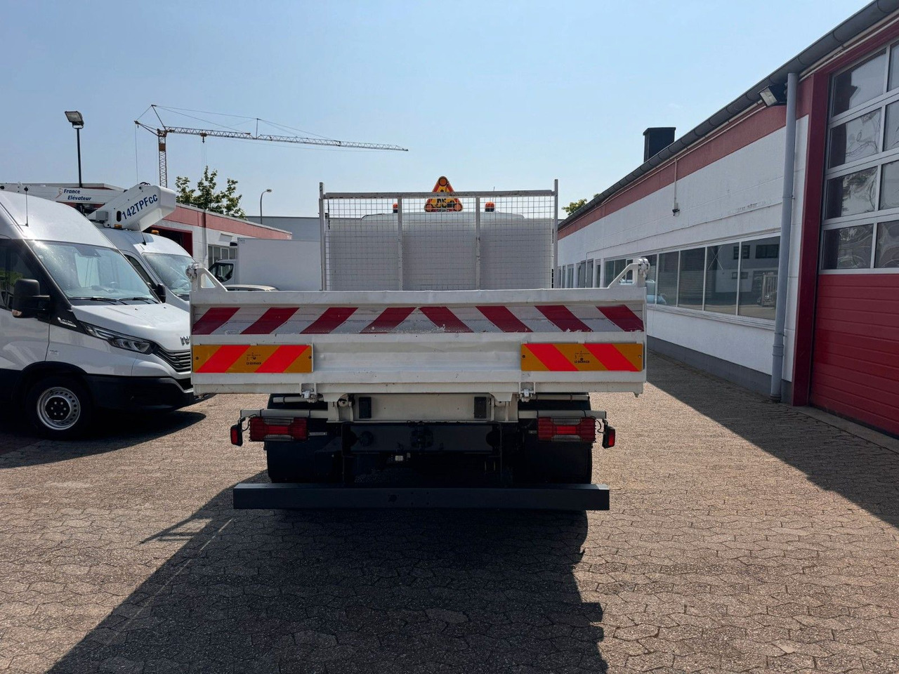 Iveco 70C18 Kipper 3625 kg Nutzlast! Klima EURO 6C - Billenőplatós kisteherautó: 5 kép. Iveco 70C18 Kipper 3625 kg Nutzlast! Klima EURO 6C - Billenőplatós kisteherautó: 5 kép.