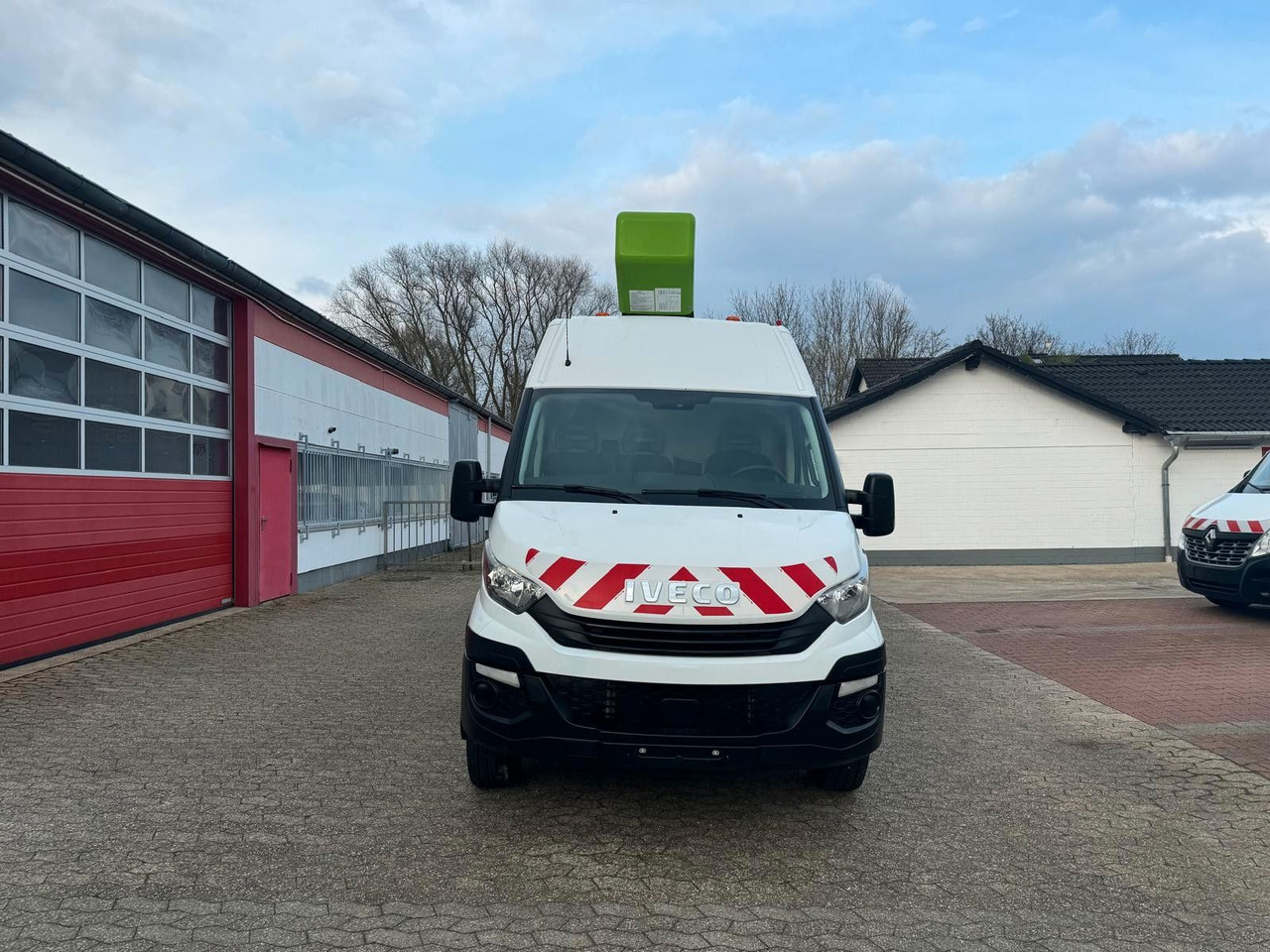 Iveco Daily 70C15 Steiger France Elevateur 172 TPFcc - Emelőkosaras teherautó: 2 kép. Iveco Daily 70C15 Steiger France Elevateur 172 TPFcc - Emelőkosaras teherautó: 2 kép.
