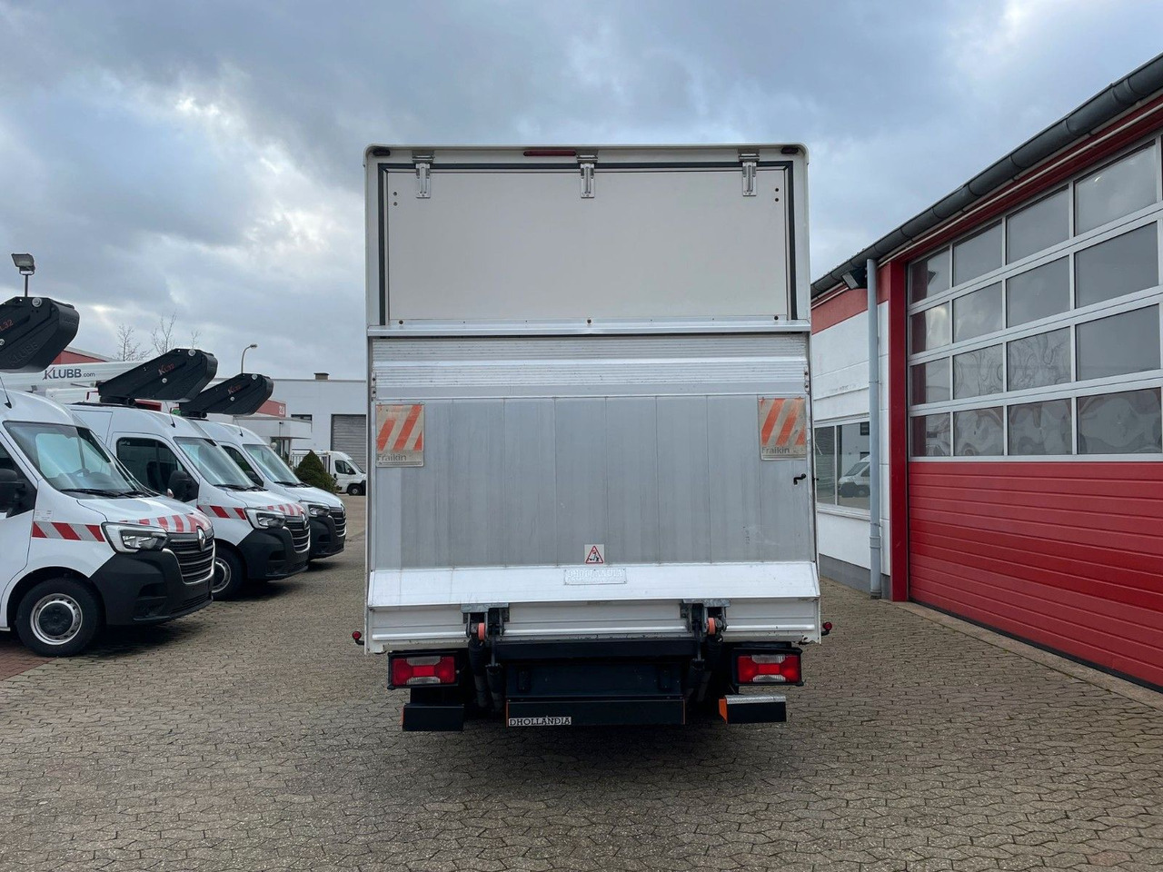 Iveco Daily Koffer 4.2m Ladebordwand Dhollandia Klima - Dobozos kisteherautó: 5 kép. Iveco Daily Koffer 4.2m Ladebordwand Dhollandia Klima - Dobozos kisteherautó: 5 kép.